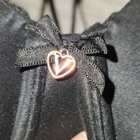 Victoria's Secret Black Bra with Molded Cups and Underwire - Picture 10 of 10